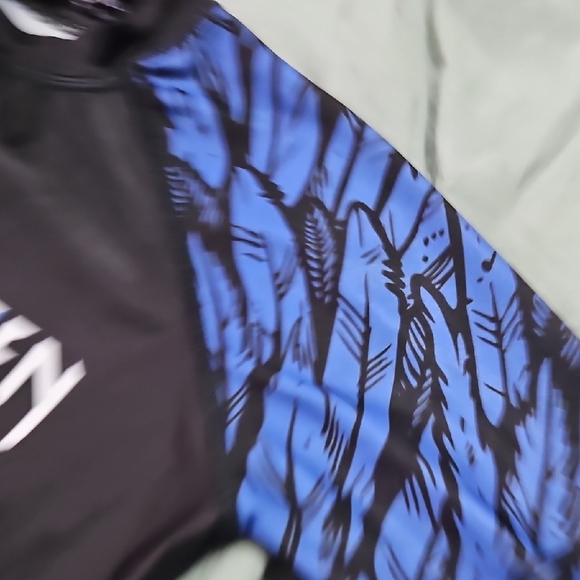 Mens Rashguard - Picture 3 of 3